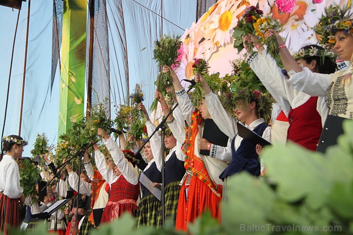 Līgo svētku koncerts «Latvija līgo Ikšķilē 2011» - vairāk bilžu un arī balva no Dikļu pils - Fb.com/Travelnews.lv Līgo svētku koncerts «Latvija līgo Ikšķilē 2011» - vairāk bilžu un arī balva no Dikļu pils - Fb.com/Travelnews.lv 62350