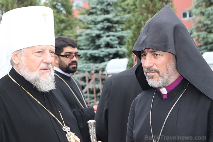 Armēņu apustuliskā baznīca un Latvijas armēņu kopiena iesvēta savu dievnamu kopā patriarhu Katolikosa Karekina II. 63002