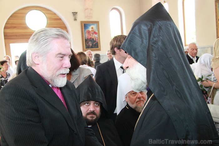 Armēņu apustuliskā baznīca un Latvijas armēņu kopiena iesvēta savu dievnamu kopā patriarhu Katolikosa Karekina II. 63036