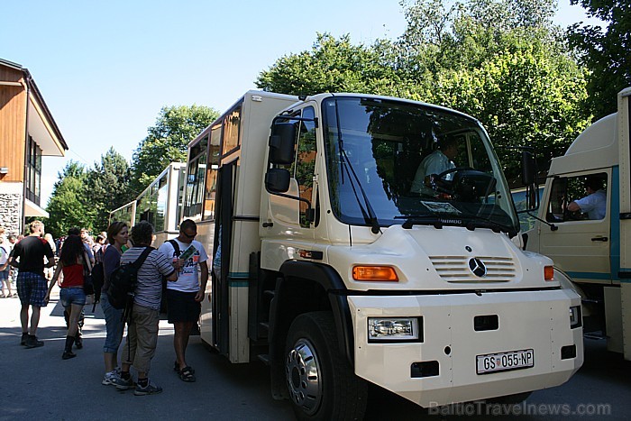 Tūristu ērtībām kursē arī eletroautobuss 64672