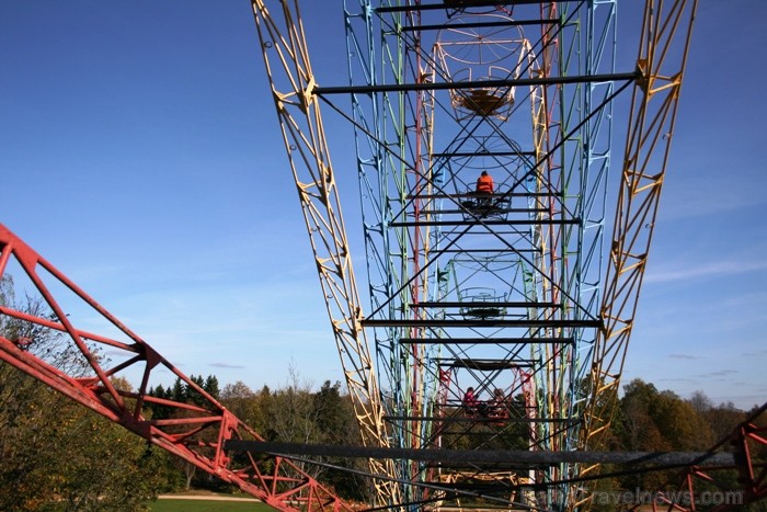 Kad Siguldā nokrāsojas pirmās koku lapas, gan vietējie, gan ārzemju ceļotāji trauc apbrīnot Zelta Rudeni. www.sigulda.lv Kad Siguldā nokrāsojas pirmās koku lapas, gan vietējie, gan ārzemju ceļotāji trauc apbrīnot Zelta Rudeni. www.sigulda.lv 67599
