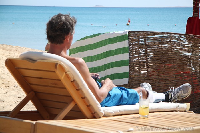 Hurgadas viesnīcas InterContinenetal Abu Soma Resort pludmale, ko piedāvā tūroperators Tez tour (www.teztour.lv), līdzinās mūsu jūrmalai, bet tikai ar 68163
