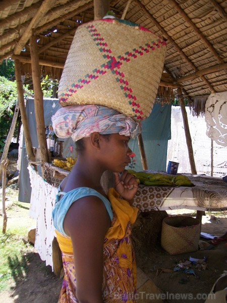 Balvas «Gada cilvēks tūrismā 2010» ieguvēja Gaida Matisone (avīzes Telegraf žurnāliste) apceļo noslēpumaino Madagaskaru Foto: Gaida Matisone Balvas «Gada cilvēks tūrismā 2010» ieguvēja Gaida Matisone (avīzes Telegraf žurnāliste) apceļo noslēpumaino Madagaskaru Foto: Gaida Matisone 68208