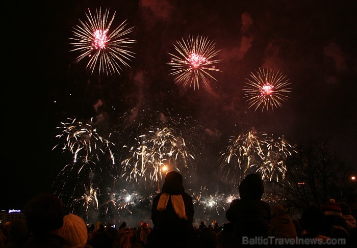 18. novembra salūts Rīgā par godu Latvijas Republikas proklamēšanas dienas 93 gadadienai - Fb.com/Travelnews.lv 18. novembra salūts Rīgā par godu Latvijas Republikas proklamēšanas dienas 93 gadadienai - Fb.com/Travelnews.lv 69326