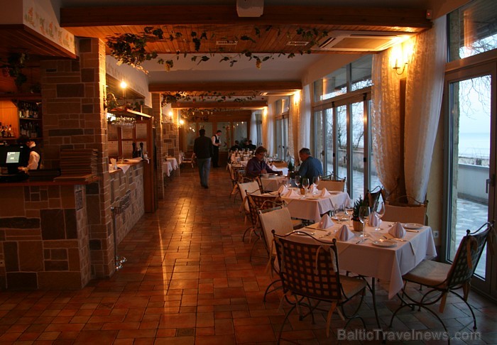 Piecu zvaigžņu viesnīca Baltic Beach Hotel ļauj baudīt garšīgas maltītes ar skatu uz jūrmalu www.balticbeach.lv Piecu zvaigžņu viesnīca Baltic Beach Hotel ļauj baudīt garšīgas maltītes ar skatu uz jūrmalu www.balticbeach.lv 70030
