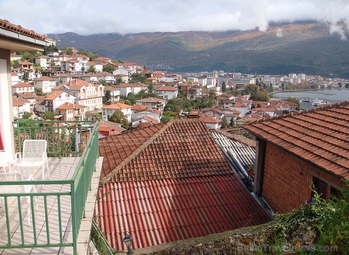 Ohrida (Maķedoniešu - Охрид) ir pilsēta Maķedonijas Republikā. Tā atrodas Balkānu kalnos, Ohridas ezera austrumu krastā. Ohrida ir septītā lielākā pil Ohrida (Maķedoniešu - Охрид) ir pilsēta Maķedonijas Republikā. Tā atrodas Balkānu kalnos, Ohridas ezera austrumu krastā. Ohrida ir septītā lielākā pil 71052