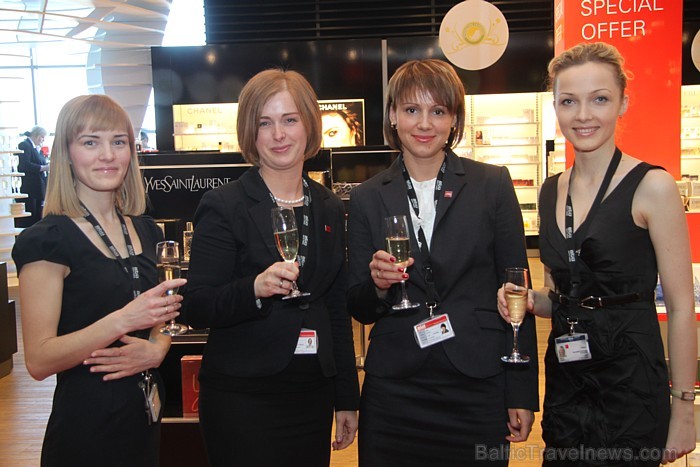 Rekonstruētā un modernizētā beznodokļu duty free iepirkšanās zona starptautiskajā lidostā Rīga - www.riga-airport.com Rekonstruētā un modernizētā beznodokļu duty free iepirkšanās zona starptautiskajā lidostā Rīga - www.riga-airport.com 72363