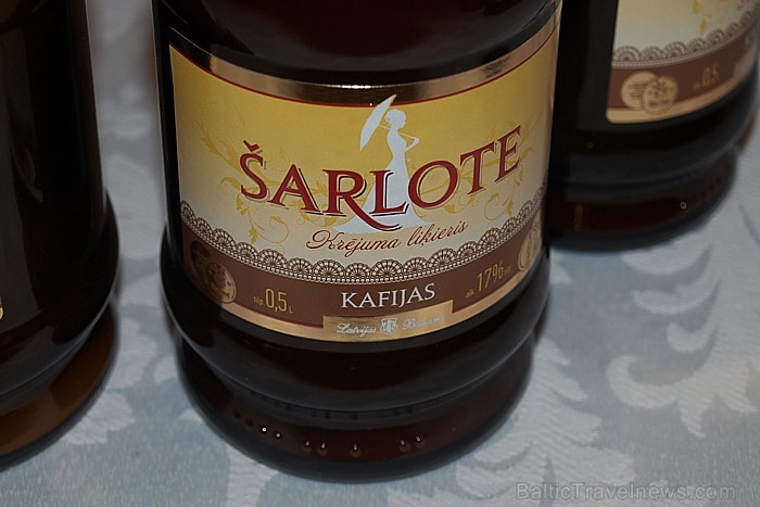 Šarlote ar kafiju ir maigs krējuma liķieris, kura valdzinošais kafijas aromāts iegūts, pievienojot augstvērtīgu kafijas pupiņu ekstraktu - www.lb.lv Šarlote ar kafiju ir maigs krējuma liķieris, kura valdzinošais kafijas aromāts iegūts, pievienojot augstvērtīgu kafijas pupiņu ekstraktu - www.lb.lv 72928