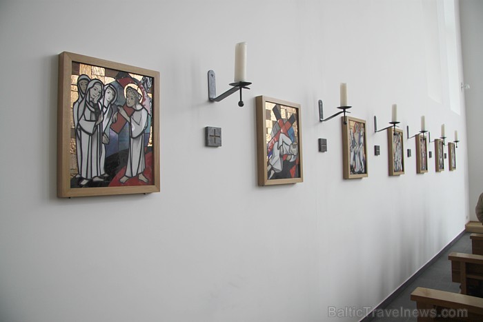 Karmela ordeņa māsu klostera baznīca, kas kalpo arī kā Ikšķiles pilsētas katoļu draudzes dievnams - www.latvijascentrs.lv Karmela ordeņa māsu klostera baznīca, kas kalpo arī kā Ikšķiles pilsētas katoļu draudzes dievnams - www.latvijascentrs.lv 73180