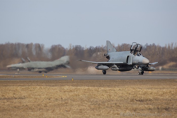 NATO militārās lidmašīnas Šauļos. Foto: Ingus Evertovskis (www.fotoprojekts.lv) 73290