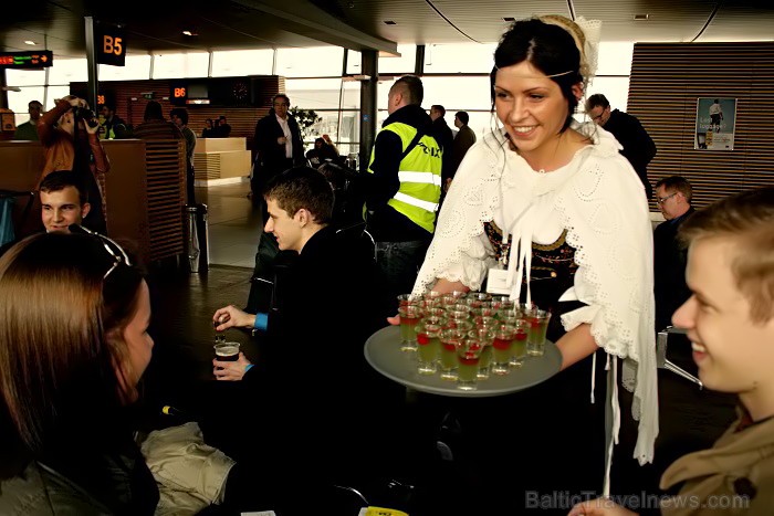 Pasažieriem, kas lidoja Czech Airlines svētku brauciena tika sarupēti īpaši pārsteigumi, gan sagaidot lidojumu, gan paša lidojuma laikā -  www.czechai 73465