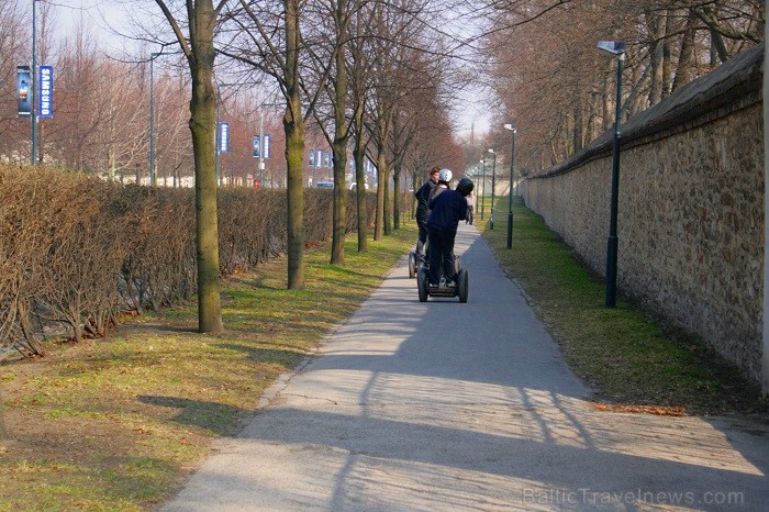 Prāga mēdz dēvēt par Maģisko pilsētu!Bagāta ar gleznainiem arhitektūras pieminekļiem, kultūras centru un vijošām bruģētām ielām -  www.czechairlines.l 73492