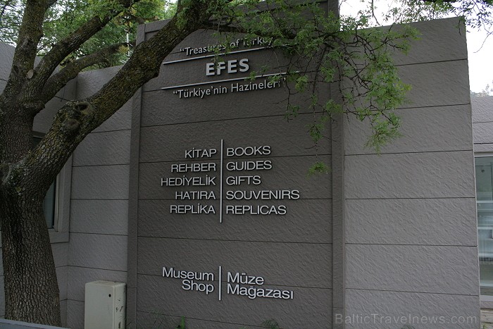 100.-200. gados Efesa bija Anatolijas populārākā pilsēta ar 200 000 iedzīvotājiem, taču pirmie iedzīvotāji šeit parādījās 6 000 gadus pirms mūsu ēras 100.-200. gados Efesa bija Anatolijas populārākā pilsēta ar 200 000 iedzīvotājiem, taču pirmie iedzīvotāji šeit parādījās 6 000 gadus pirms mūsu ēras 74690
