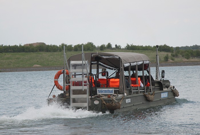 Piedzīvojumu ceļojums ar militāro amfībiju DUKW 353 pa Leipcigas apkārtnes ezeriem un sauszemi vienam cilvēkam ar ēdināšanu izmaksā 49 eiro, bet 12 ci 75481
