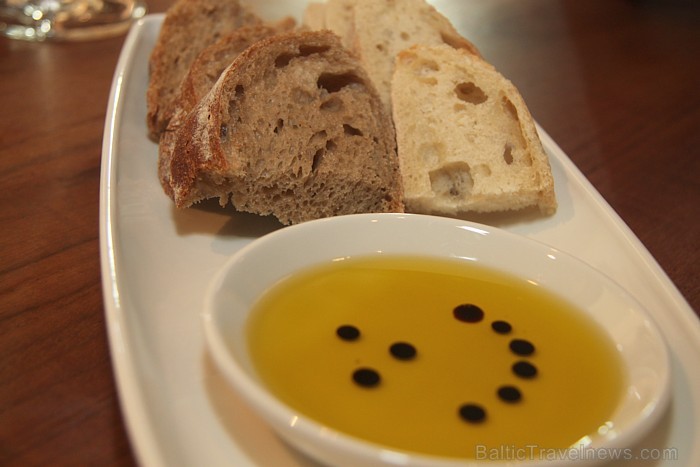 Restorāns Umami ir mājīgs pilsētas centra restorāns ar īpaši omulīgu gaisotni, kas piemīt vecās Eiropas kafejnīcām - www.umami.lv Restorāns Umami ir mājīgs pilsētas centra restorāns ar īpaši omulīgu gaisotni, kas piemīt vecās Eiropas kafejnīcām - www.umami.lv 79340