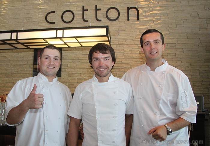 Rīgas restorāna «Cotton» šefpavārs Heinrihs Erhads (vidū) kopā ar saviem kolēģiem rūpējas par viesu labsajūtu Rīgas restorāna «Cotton» šefpavārs Heinrihs Erhads (vidū) kopā ar saviem kolēģiem rūpējas par viesu labsajūtu 80041