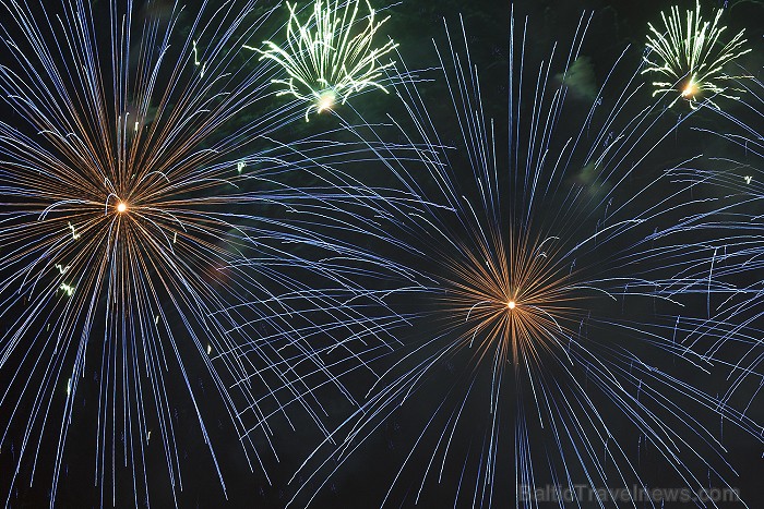 Rīgas svētku 2012 salūts pārsteidz ar savu krāšņumu Foto: Ingus Evertovskis, www.fotoprojekts.lv ar www.panoramariga.lv atbalstu Rīgas svētku 2012 salūts pārsteidz ar savu krāšņumu Foto: Ingus Evertovskis, www.fotoprojekts.lv ar www.panoramariga.lv atbalstu 80628