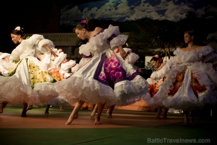 Bambuko kultūras festivāls ietver gan mūzikas, gan dejas, gan tērpu parādes elementus. Foto: www.colombia.travel Bambuko kultūras festivāls ietver gan mūzikas, gan dejas, gan tērpu parādes elementus. Foto: www.colombia.travel 82616