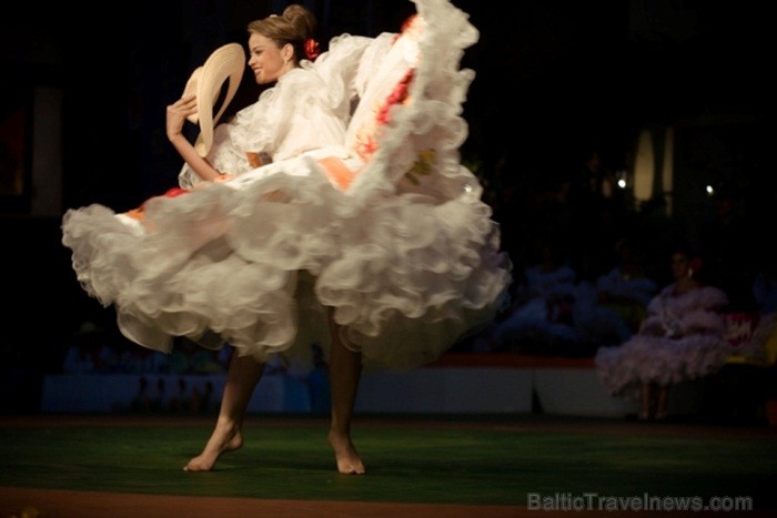 Bambuko kultūras festivāls ietver gan mūzikas, gan dejas, gan tērpu parādes elementus. Foto: www.colombia.travel Bambuko kultūras festivāls ietver gan mūzikas, gan dejas, gan tērpu parādes elementus. Foto: www.colombia.travel 82618