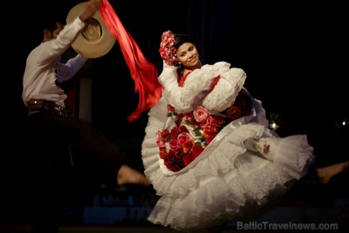 Bambuko kultūras festivāls ietver gan mūzikas, gan dejas, gan tērpu parādes elementus. Foto: www.colombia.travel Bambuko kultūras festivāls ietver gan mūzikas, gan dejas, gan tērpu parādes elementus. Foto: www.colombia.travel 82619