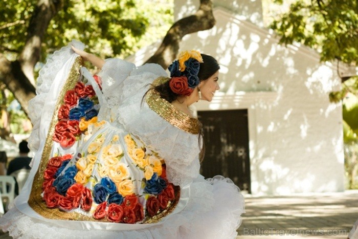 Bambuko kultūras festivāls ietver gan mūzikas, gan dejas, gan tērpu parādes elementus. Foto: www.colombia.travel Bambuko kultūras festivāls ietver gan mūzikas, gan dejas, gan tērpu parādes elementus. Foto: www.colombia.travel 82627