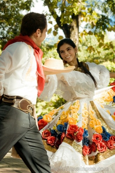 Bambuko kultūras festivāls ietver gan mūzikas, gan dejas, gan tērpu parādes elementus. Foto: www.colombia.travel Bambuko kultūras festivāls ietver gan mūzikas, gan dejas, gan tērpu parādes elementus. Foto: www.colombia.travel 82633