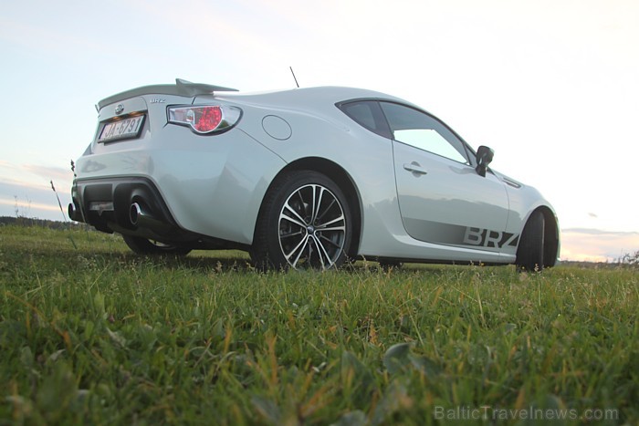 Travelnews.lv testā atklājās, ka auto par sportisku var uzskatīt tikai tajā brīdī, kad ir sasniegti vismaz 3 500 apgriezieni minūtē. Foto sponsors: ww Travelnews.lv testā atklājās, ka auto par sportisku var uzskatīt tikai tajā brīdī, kad ir sasniegti vismaz 3 500 apgriezieni minūtē. Foto sponsors: ww 83127