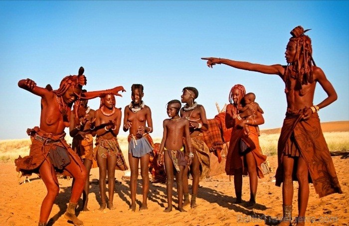 Namībijas iedzīvotāji ir lepni ne tikai par sevi, bet arī savu kultūru. Foto: www.namibiatourism.com Namībijas iedzīvotāji ir lepni ne tikai par sevi, bet arī savu kultūru. Foto: www.namibiatourism.com 83177