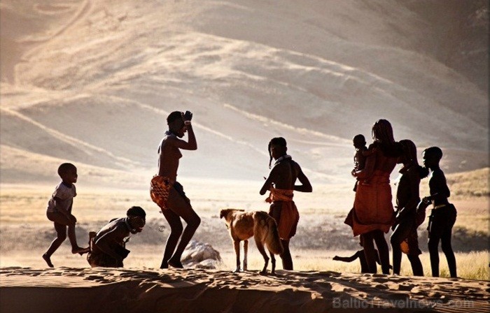 Namībijas iedzīvotāji ir lepni ne tikai par sevi, bet arī savu kultūru. Foto: www.namibiatourism.com Namībijas iedzīvotāji ir lepni ne tikai par sevi, bet arī savu kultūru. Foto: www.namibiatourism.com 83193