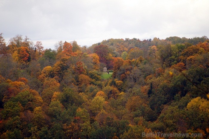 Sigulda joprojām ir nemainīga rudens klasika, par kuru interese nav mazinājusies. Foto: www.tourism.sigulda.lv Sigulda joprojām ir nemainīga rudens klasika, par kuru interese nav mazinājusies. Foto: www.tourism.sigulda.lv 83418