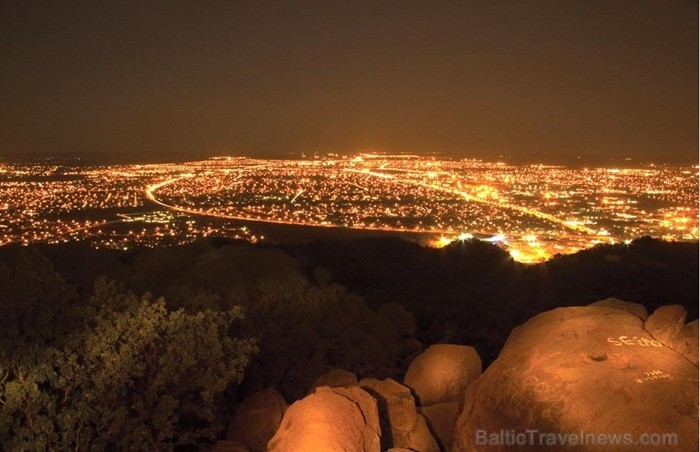 Āfrikas kontinentā Botsvāna ir labi zināma ar saviem mežonīgajiem apgabaliem un savvaļu. Foto: www.botswanatourism.co.bw Āfrikas kontinentā Botsvāna ir labi zināma ar saviem mežonīgajiem apgabaliem un savvaļu. Foto: www.botswanatourism.co.bw 84276