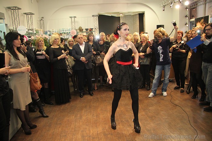 Salonā Poetica 3.10.2012 tika prezentēta Make Up For Ever jaunā kolekcija ar nosaukumu Black Tango - www.poetica.lv Salonā Poetica 3.10.2012 tika prezentēta Make Up For Ever jaunā kolekcija ar nosaukumu Black Tango - www.poetica.lv 84781