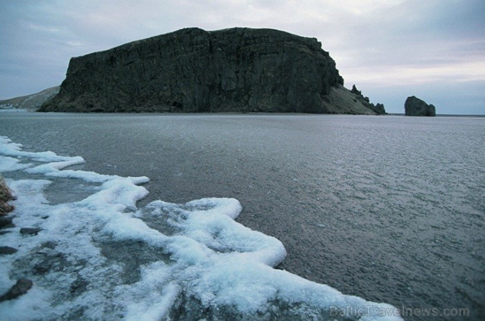 Islande jeb Īslande ir salu valsts Atlantijas okeāna ziemeļos starp Grenlandi, Norvēģiju un Britu salām. Foto: www.icelandtouristboard.com Islande jeb Īslande ir salu valsts Atlantijas okeāna ziemeļos starp Grenlandi, Norvēģiju un Britu salām. Foto: www.icelandtouristboard.com 85155