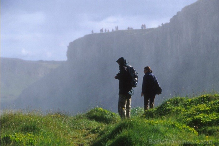 Islande jeb Īslande ir salu valsts Atlantijas okeāna ziemeļos starp Grenlandi, Norvēģiju un Britu salām. Foto: www.icelandtouristboard.com Islande jeb Īslande ir salu valsts Atlantijas okeāna ziemeļos starp Grenlandi, Norvēģiju un Britu salām. Foto: www.icelandtouristboard.com 85160