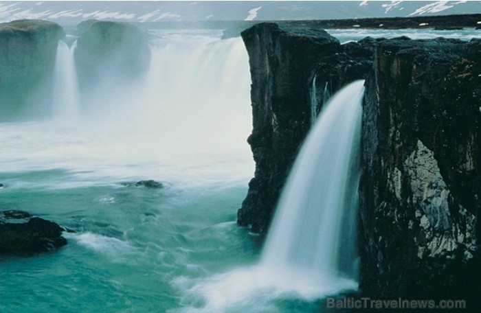 Islande jeb Īslande ir salu valsts Atlantijas okeāna ziemeļos starp Grenlandi, Norvēģiju un Britu salām. Foto: www.icelandtouristboard.com Islande jeb Īslande ir salu valsts Atlantijas okeāna ziemeļos starp Grenlandi, Norvēģiju un Britu salām. Foto: www.icelandtouristboard.com 85163