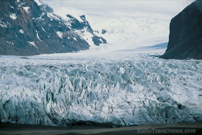 Islande jeb Īslande ir salu valsts Atlantijas okeāna ziemeļos starp Grenlandi, Norvēģiju un Britu salām. Foto: www.icelandtouristboard.com Islande jeb Īslande ir salu valsts Atlantijas okeāna ziemeļos starp Grenlandi, Norvēģiju un Britu salām. Foto: www.icelandtouristboard.com 85166