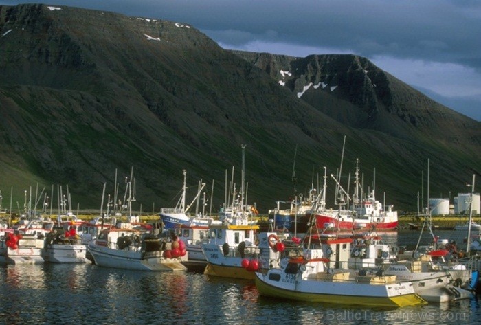 Islande jeb Īslande ir salu valsts Atlantijas okeāna ziemeļos starp Grenlandi, Norvēģiju un Britu salām. Foto: www.icelandtouristboard.com Islande jeb Īslande ir salu valsts Atlantijas okeāna ziemeļos starp Grenlandi, Norvēģiju un Britu salām. Foto: www.icelandtouristboard.com 85179