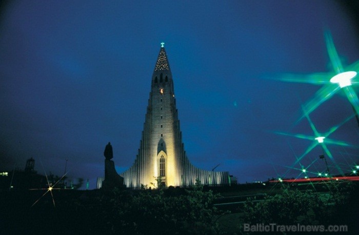 Islande jeb Īslande ir salu valsts Atlantijas okeāna ziemeļos starp Grenlandi, Norvēģiju un Britu salām. Foto: www.icelandtouristboard.com Islande jeb Īslande ir salu valsts Atlantijas okeāna ziemeļos starp Grenlandi, Norvēģiju un Britu salām. Foto: www.icelandtouristboard.com 85185