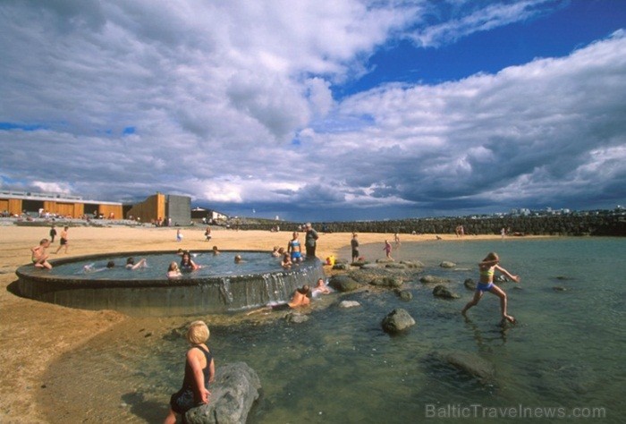 Islande jeb Īslande ir salu valsts Atlantijas okeāna ziemeļos starp Grenlandi, Norvēģiju un Britu salām. Foto: www.icelandtouristboard.com Islande jeb Īslande ir salu valsts Atlantijas okeāna ziemeļos starp Grenlandi, Norvēģiju un Britu salām. Foto: www.icelandtouristboard.com 85188