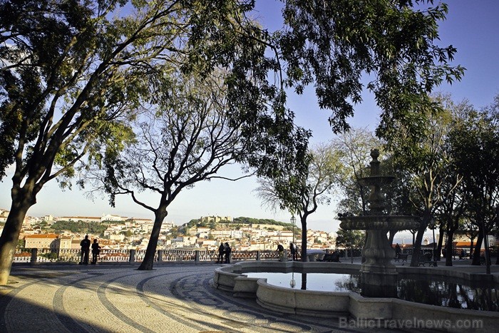 Lisabona ir Portugāles galvaspilsēta un lielākā pilsēta, kuras vēsturiskais centrs atrodas uz stāviem pakalniem. Foto: www.visitlisboa.com Lisabona ir Portugāles galvaspilsēta un lielākā pilsēta, kuras vēsturiskais centrs atrodas uz stāviem pakalniem. Foto: www.visitlisboa.com 85243