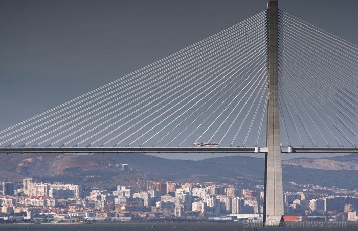 Lisabona ir Portugāles galvaspilsēta un lielākā pilsēta, kuras vēsturiskais centrs atrodas uz stāviem pakalniem. Foto: www.visitlisboa.com Lisabona ir Portugāles galvaspilsēta un lielākā pilsēta, kuras vēsturiskais centrs atrodas uz stāviem pakalniem. Foto: www.visitlisboa.com 85251