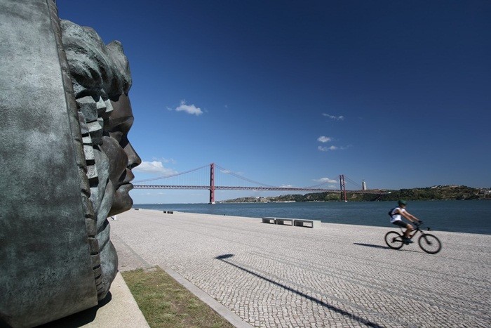 Lisabona ir Portugāles galvaspilsēta un lielākā pilsēta, kuras vēsturiskais centrs atrodas uz stāviem pakalniem. Foto: www.visitlisboa.com Lisabona ir Portugāles galvaspilsēta un lielākā pilsēta, kuras vēsturiskais centrs atrodas uz stāviem pakalniem. Foto: www.visitlisboa.com 85255