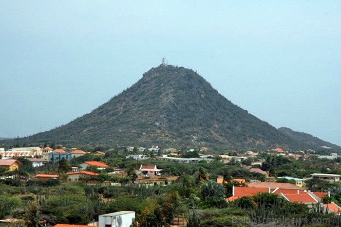 Aruba ir 33km gara sala Mazo Antiļu salu grupā, kas kopā ar Nīderlandi, Sintmārtenu un Kirasao veido Nīderlandes karalisti. Foto: www.aruba.com Aruba ir 33km gara sala Mazo Antiļu salu grupā, kas kopā ar Nīderlandi, Sintmārtenu un Kirasao veido Nīderlandes karalisti. Foto: www.aruba.com 85386