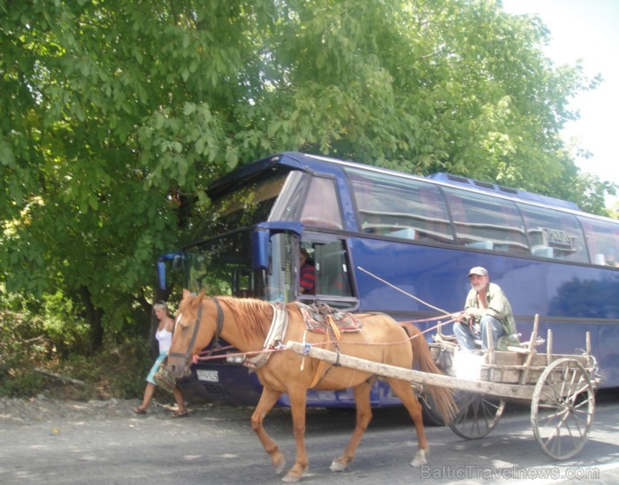 Gruzijas ciema kontrasti... Foto: www.remirotravel.lv 85464