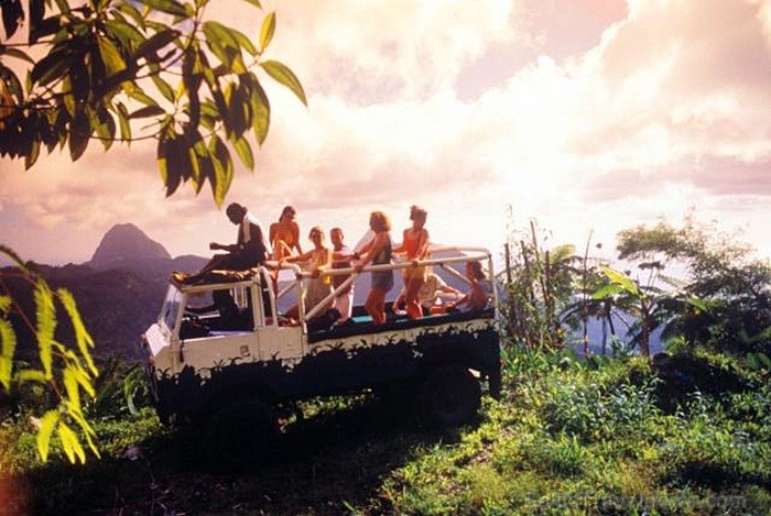 Sentlūsija ir salu valsts Karību jūras austrumos uz robežas ar Atlantijas okeānu. Foto: www.stlucia.org Sentlūsija ir salu valsts Karību jūras austrumos uz robežas ar Atlantijas okeānu. Foto: www.stlucia.org 86449