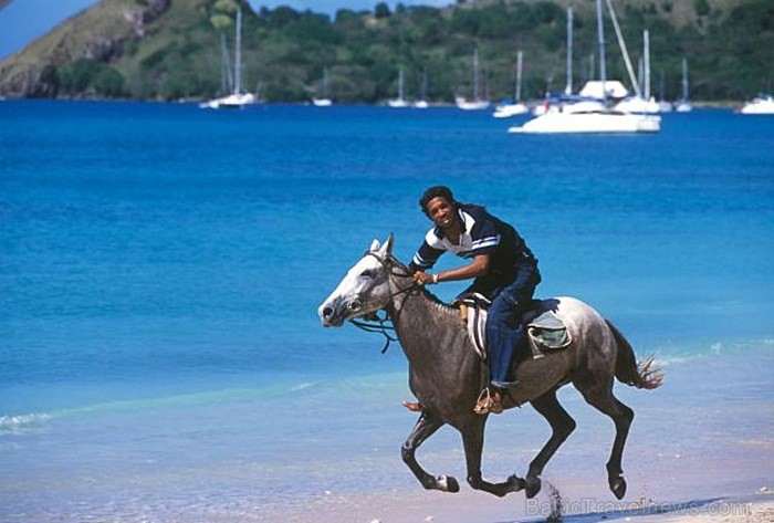 Sentlūsija ir salu valsts Karību jūras austrumos uz robežas ar Atlantijas okeānu. Foto: www.stlucia.org Sentlūsija ir salu valsts Karību jūras austrumos uz robežas ar Atlantijas okeānu. Foto: www.stlucia.org 86453