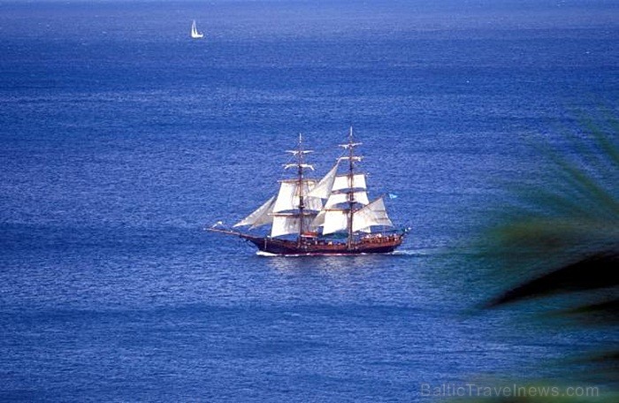Sentlūsija ir salu valsts Karību jūras austrumos uz robežas ar Atlantijas okeānu. Foto: www.stlucia.org Sentlūsija ir salu valsts Karību jūras austrumos uz robežas ar Atlantijas okeānu. Foto: www.stlucia.org 86457