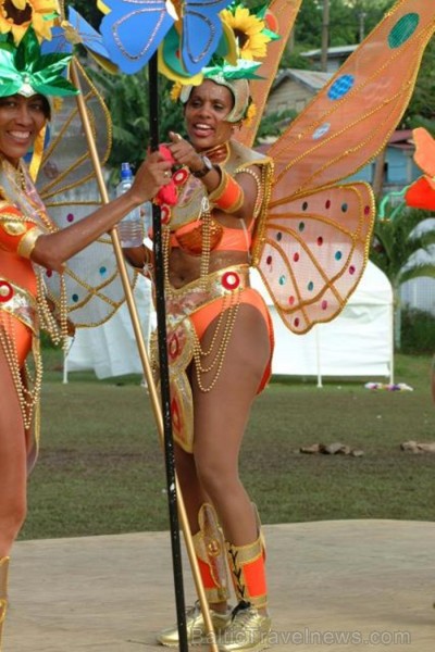 Sentlūsija ir salu valsts Karību jūras austrumos uz robežas ar Atlantijas okeānu. Foto: www.stlucia.org Sentlūsija ir salu valsts Karību jūras austrumos uz robežas ar Atlantijas okeānu. Foto: www.stlucia.org 86464