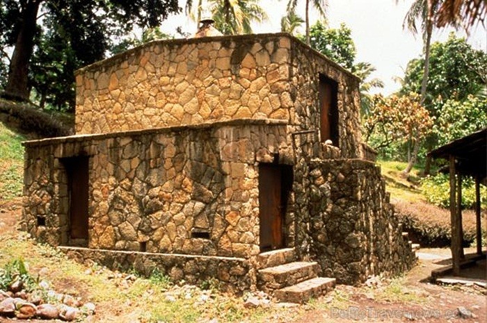 Sentlūsija ir salu valsts Karību jūras austrumos uz robežas ar Atlantijas okeānu. Foto: www.stlucia.org Sentlūsija ir salu valsts Karību jūras austrumos uz robežas ar Atlantijas okeānu. Foto: www.stlucia.org 86470
