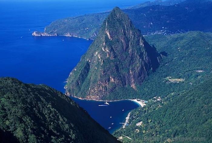 Sentlūsija ir salu valsts Karību jūras austrumos uz robežas ar Atlantijas okeānu. Foto: www.stlucia.org Sentlūsija ir salu valsts Karību jūras austrumos uz robežas ar Atlantijas okeānu. Foto: www.stlucia.org 86471